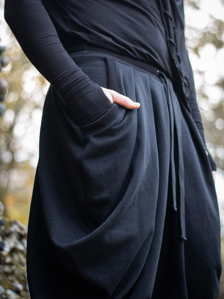 Hattori Avant Garde Ninja Pants with Drop Crotch, Japanese Style Trousers in Black - close up image of the ninja pants and hip pockets