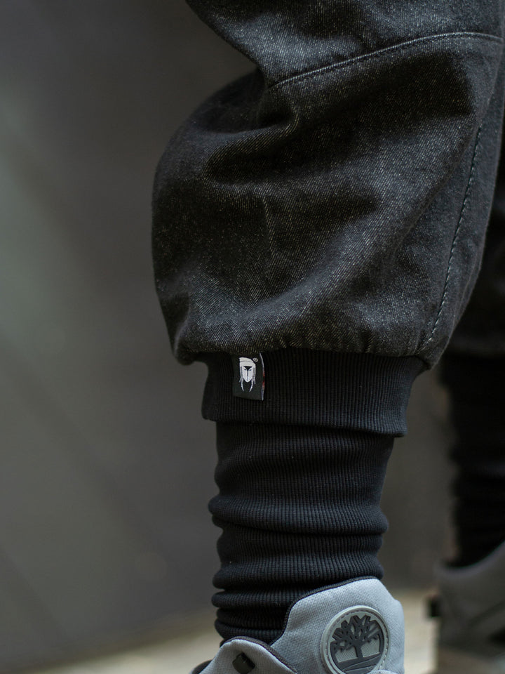 Close-up of the ribbed calf supports for structure and mobility. Calf supports add comfort and allow a perfect fit with combat boots.