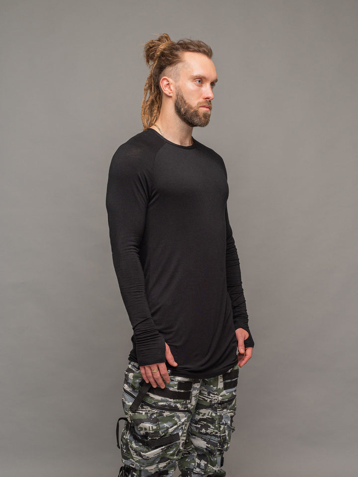 Right side view of the Fusion long sleeve t-shirt in black.